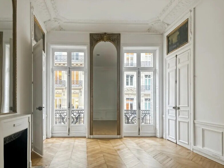 Office in Paris for lease - Interior Photo - Image 1 of 15