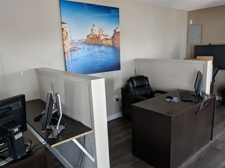 12120 118 Ave NW, Edmonton, AB for sale - Building Photo - Image 3 of 7