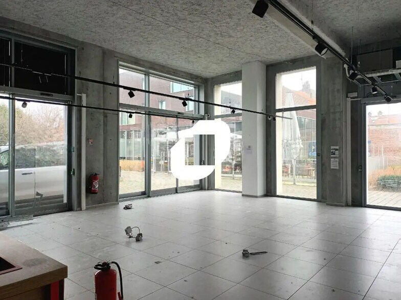 Retail in Lille for lease - Interior Photo - Image 2 of 4