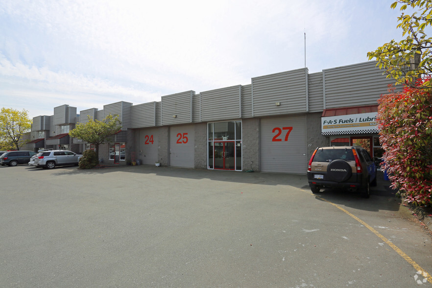 6782 Veyaness Rd, Central Saanich, BC for sale - Building Photo - Image 2 of 4