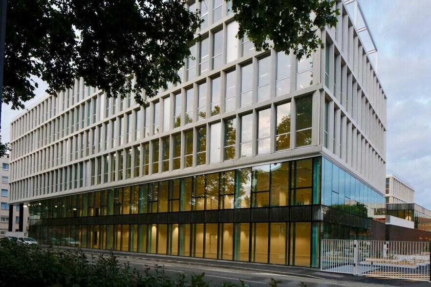 Office in Toulouse for lease - Building Photo - Image 1 of 9