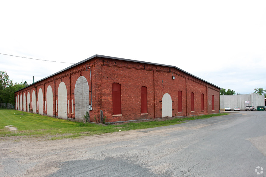 207-215 Monroe St N portfolio of 3 properties for sale on LoopNet.com - Building Photo - Image 1 of 2