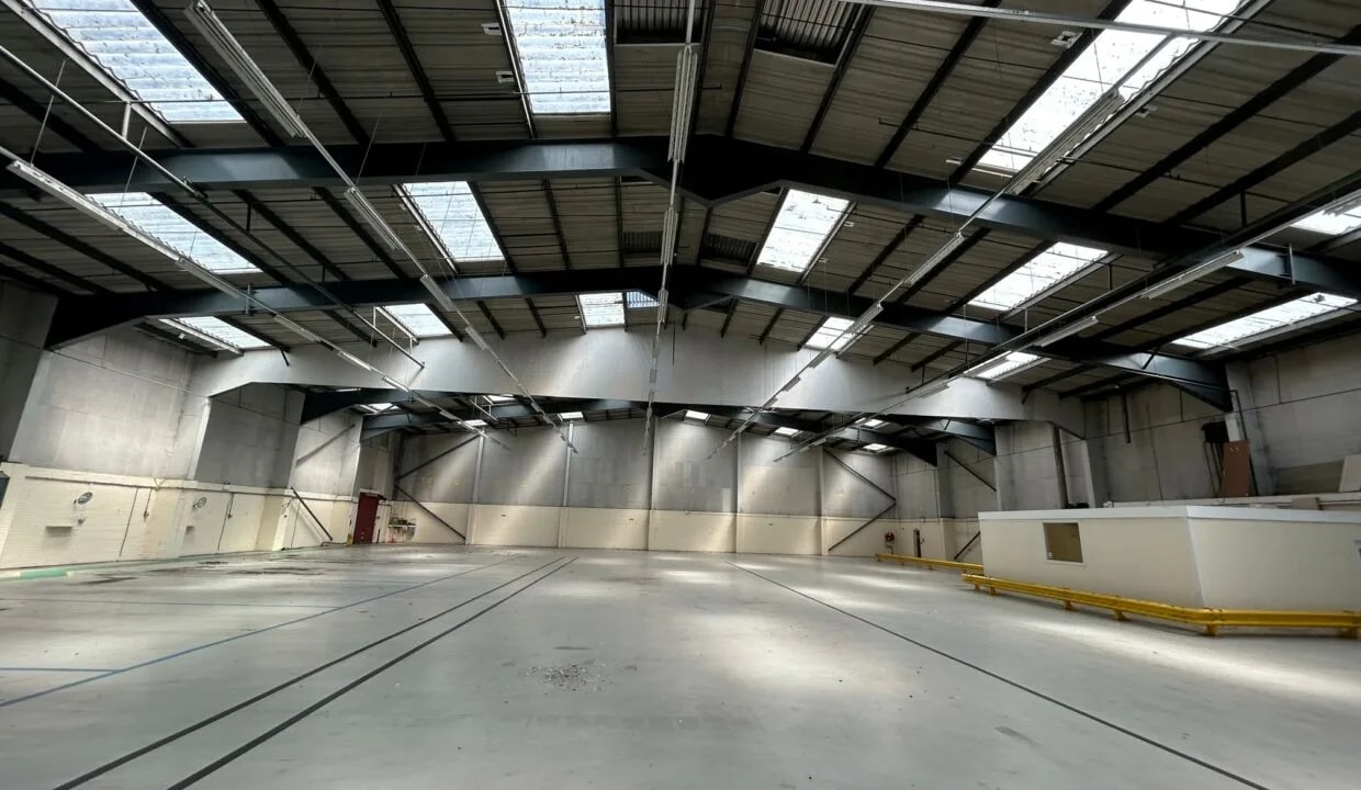 Ullswater Cres, Coulsdon for lease Interior Photo- Image 1 of 2