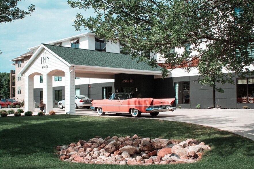 15 Dam Rd, Arnolds Park, IA for sale - Primary Photo - Image 1 of 1