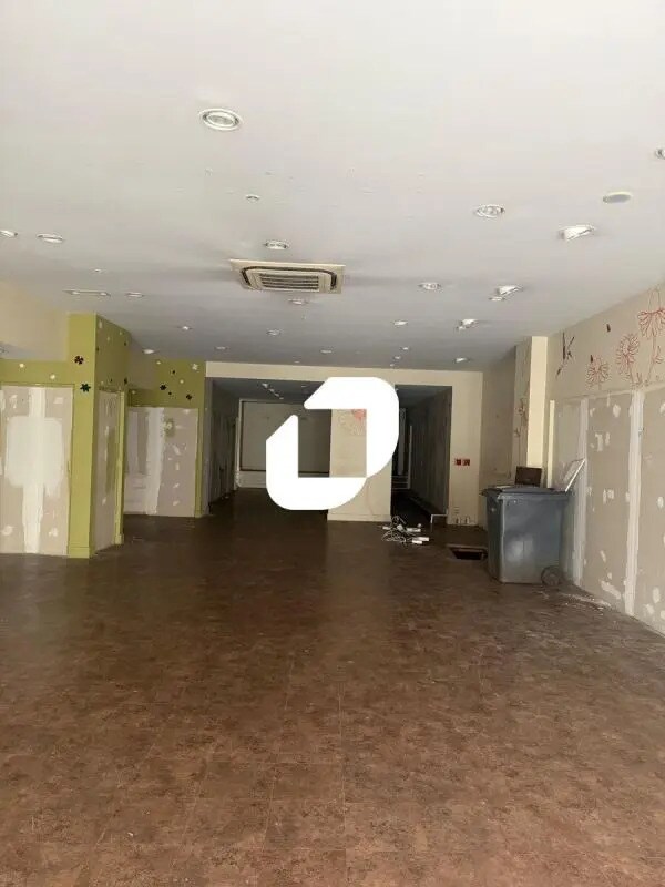 Retail in Arras for lease Interior Photo- Image 1 of 7