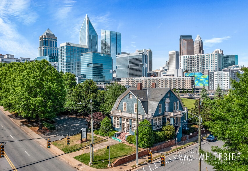 435 E Morehead St, Charlotte, NC for lease - Building Photo - Image 1 of 4