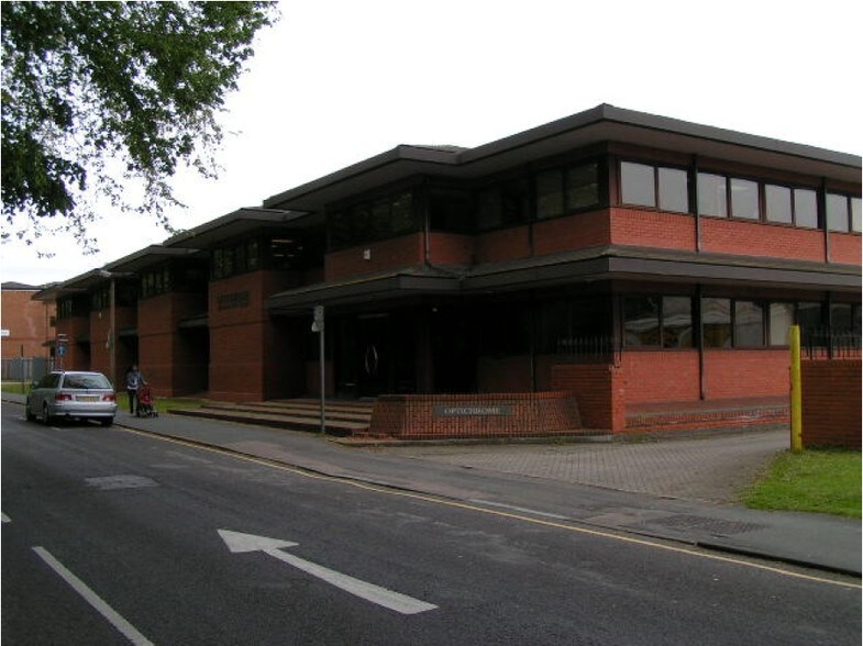 98-102 Maybury Rd, Woking for lease - Building Photo - Image 1 of 3