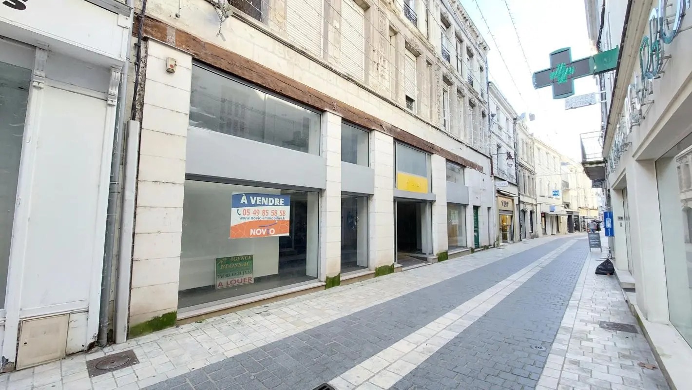 Retail in Châtellerault for sale Building Photo- Image 1 of 5
