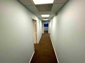 2727 E Oakland Park Blvd, Fort Lauderdale, FL for lease Interior Photo- Image 2 of 10