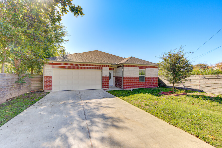 9229 Clarkcrest St, Houston, TX for sale - Primary Photo - Image 1 of 32