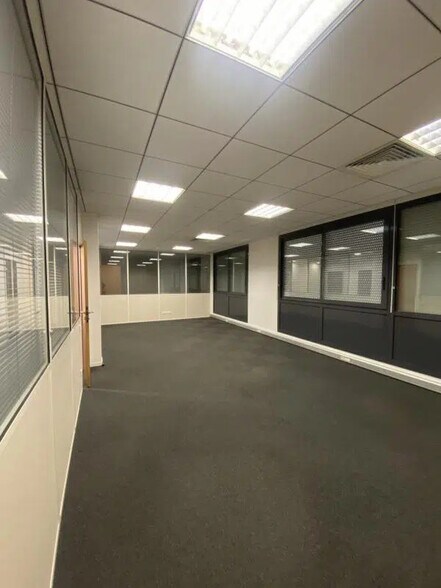 62 Avenue Du Progrès, Chassieu for lease - Interior Photo - Image 3 of 6