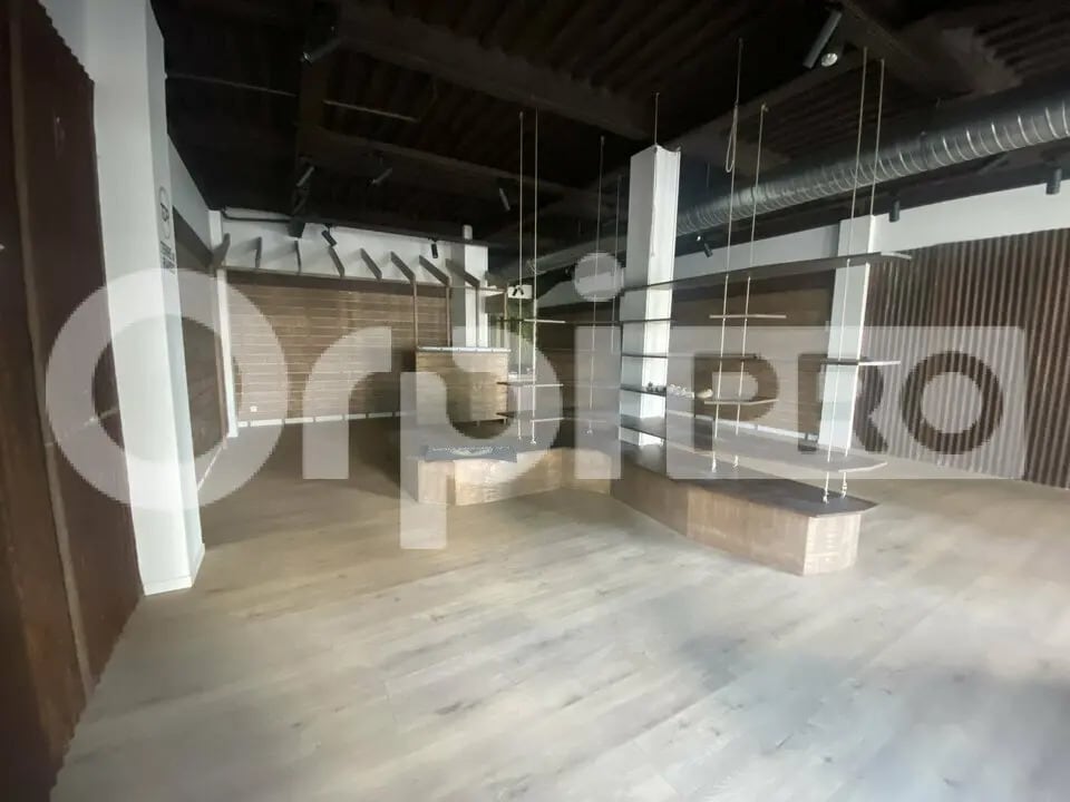 Retail in Genay for lease Interior Photo- Image 1 of 6