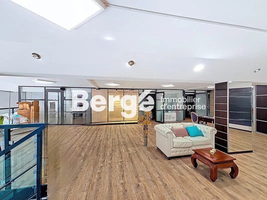 Retail in Cannes for lease Building Photo- Image 1 of 13