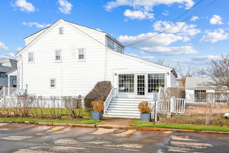 23 Bridge St, Sag Harbor, NY for sale - Building Photo - Image 3 of 28