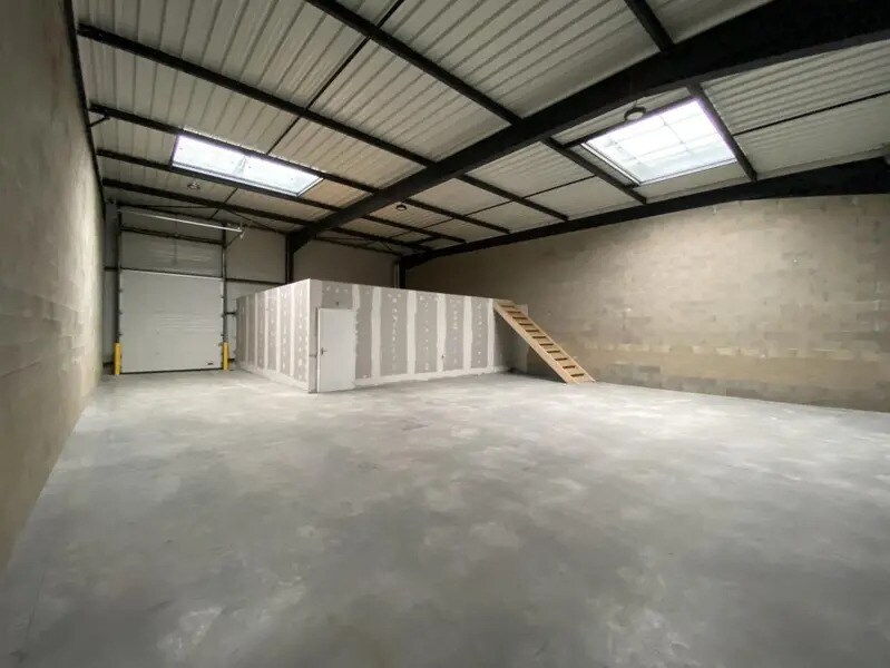 Industrial in Dreux for lease Interior Photo- Image 1 of 18