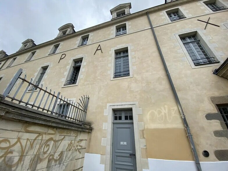 Office in Rennes for lease - Building Photo - Image 2 of 9