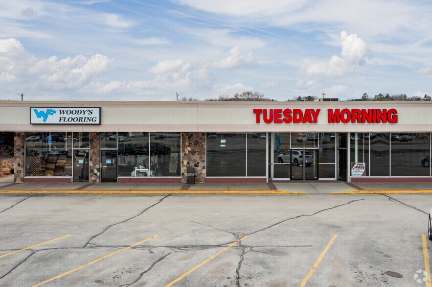 820-852 S Main St, West Bend, WI for sale - Building Photo - Image 1 of 1