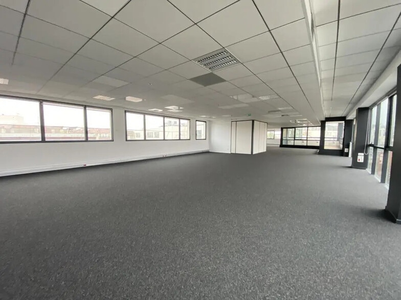 Office in Chelles for sale - Building Photo - Image 3 of 19