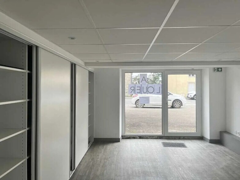 Office in Liffré for lease - Building Photo - Image 2 of 9