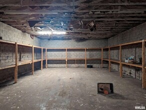 1711 SW Adams St, Peoria, IL for lease Interior Photo- Image 2 of 5