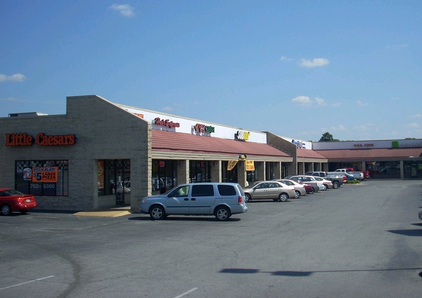 1700 N Locust Ave, Lawrenceburg, TN for lease - Primary Photo - Image 1 of 2