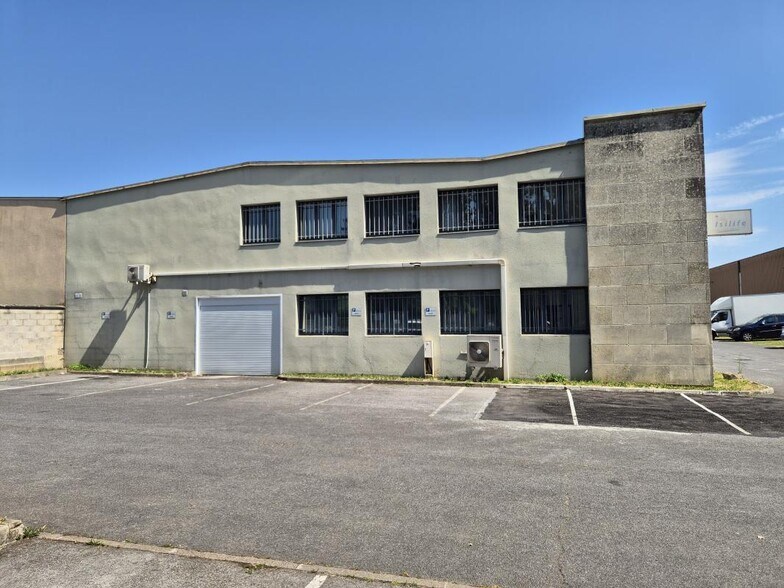 Flex in Émerainville for lease - Building Photo - Image 2 of 18