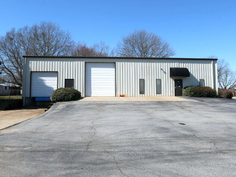 316 Victor Hill Rd, Greer, SC for sale - Building Photo - Image 1 of 1