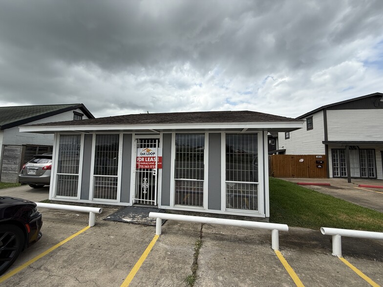 2809 Market St, Baytown, TX for lease - Building Photo - Image 2 of 47