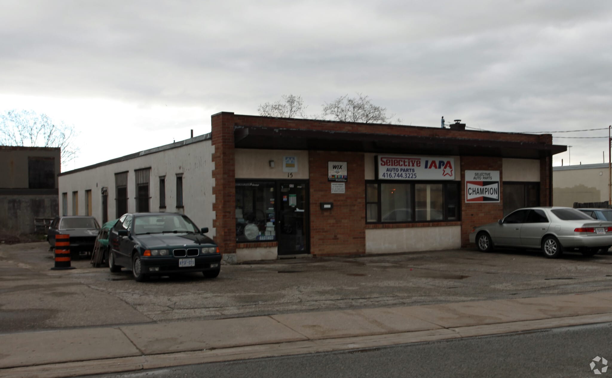 15 Oakland Ave, Toronto, ON for sale Primary Photo- Image 1 of 1