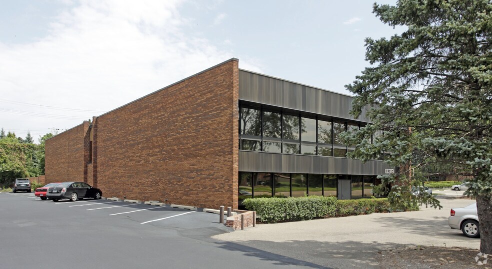 838 W Long Lake Rd, Bloomfield Hills, MI for lease - Building Photo - Image 2 of 6