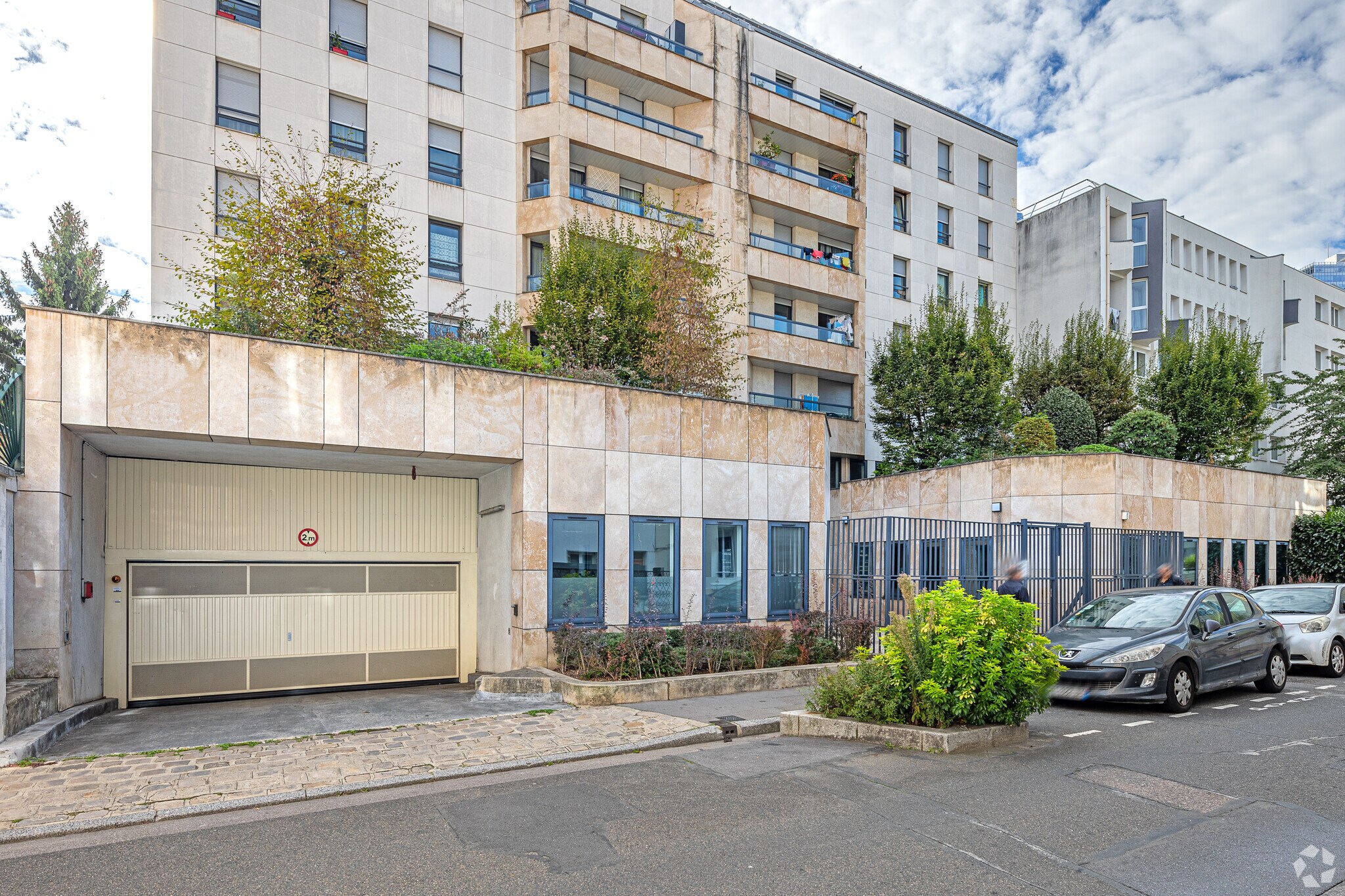 52 Rue Du Capitaine Guynemer, Courbevoie for sale Primary Photo- Image 1 of 3