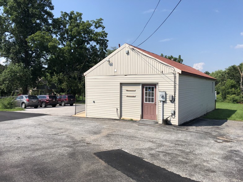 2105 Carlisle Rd, York, PA 17408