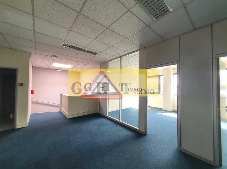 Office in Saclay for lease - Building Photo - Image 1 of 6