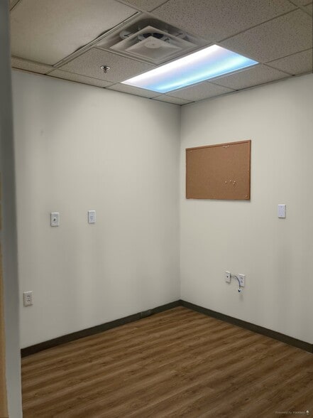 125 Oakside Ct, Canton, GA for lease - Building Photo - Image 2 of 11