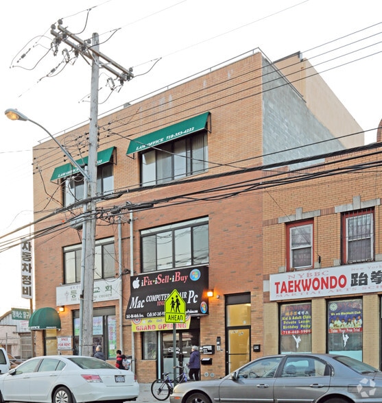 161-08 46th Ave, Flushing, NY for lease - Building Photo - Image 2 of 10