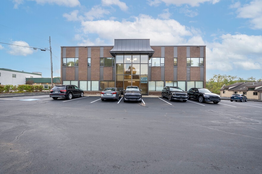 3025 Washington Rd, McMurray, PA for lease - Building Photo - Image 1 of 2