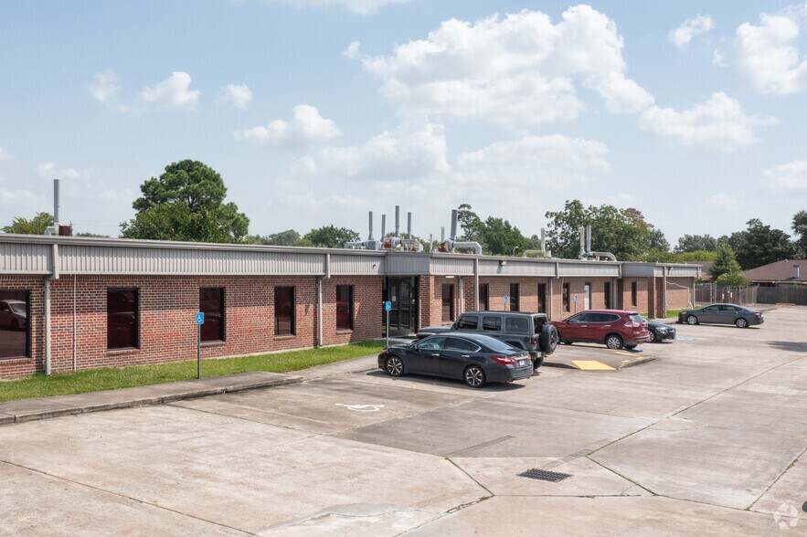 5144 E Sam Houston Pky N, Houston, TX for lease - Building Photo - Image 2 of 4