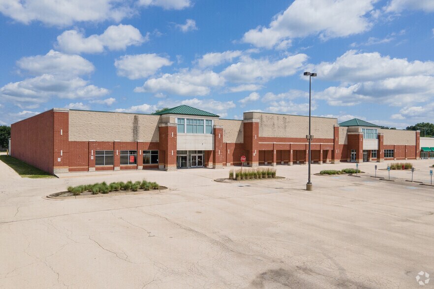 2411 N Randall Rd, Carpentersville, IL for sale - Primary Photo - Image 1 of 1