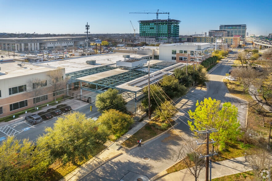 2251 Broadway St, San Antonio, TX for lease - Building Photo - Image 3 of 11