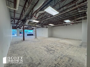 717 Stemmons Fwy, Denton, TX for lease Building Photo- Image 2 of 4