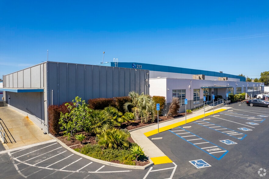 211-213 W Cutting Blvd, Richmond, CA for lease - Building Photo - Image 3 of 5