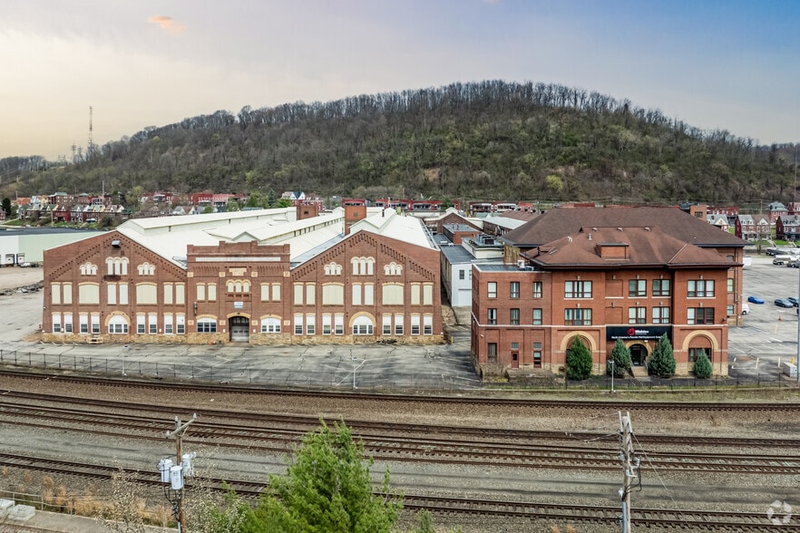 1001 Airbrake Ave, Wilmerding, PA for lease - Building Photo - Image 2 of 11