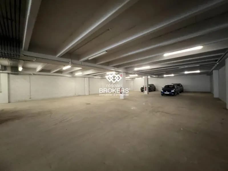 Retail in Palaiseau for sale Interior Photo- Image 1 of 3