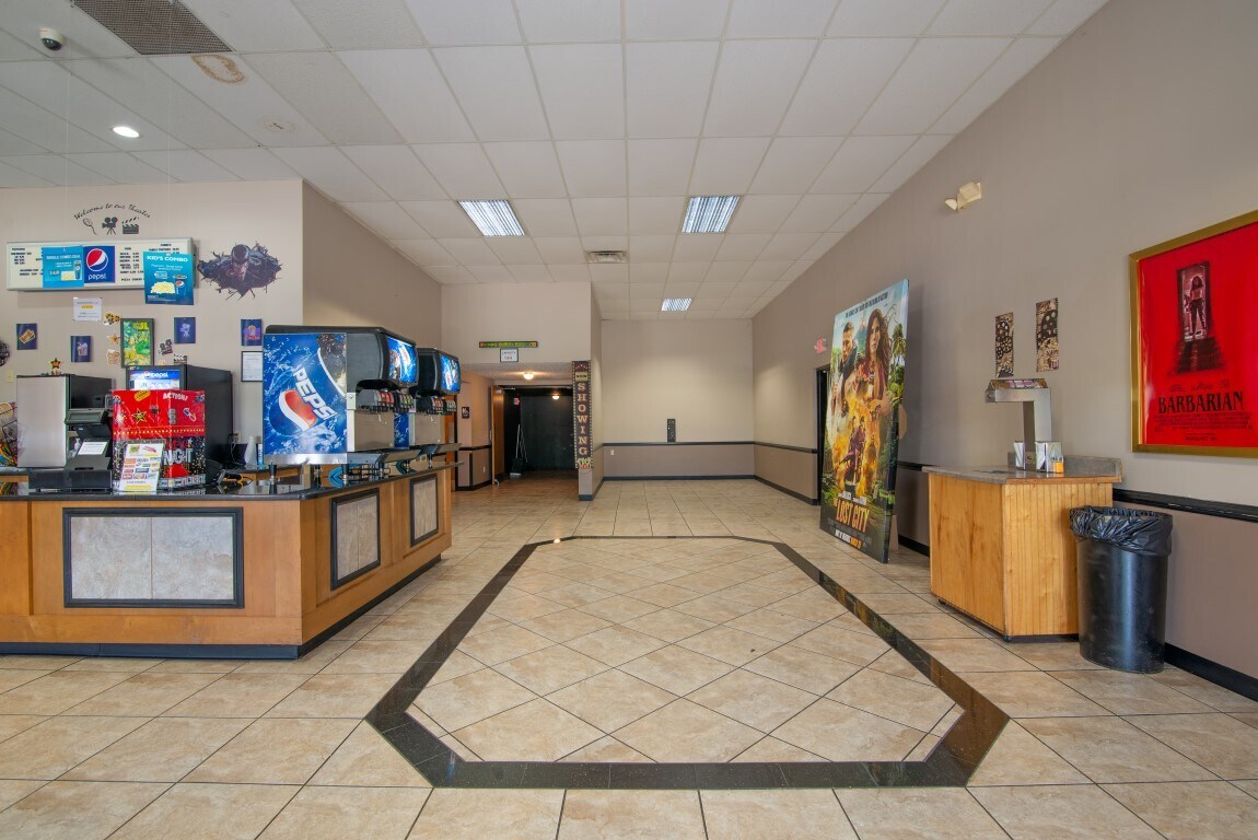 895 N Dixie Blvd, Radcliff, KY 40160 Showtime Cinema