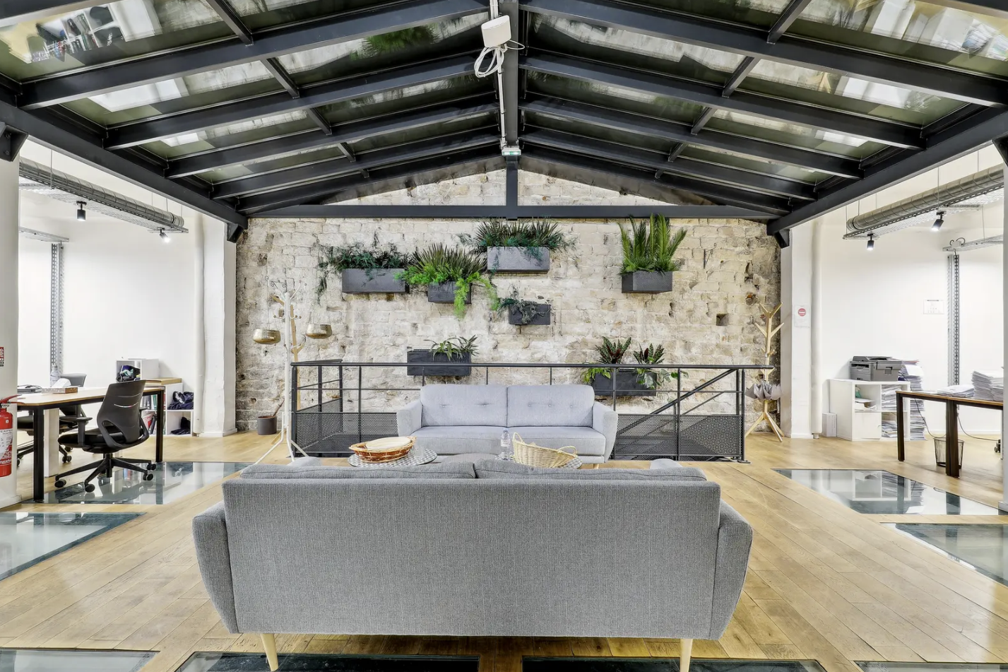 Office in Paris for lease Interior Photo- Image 1 of 7