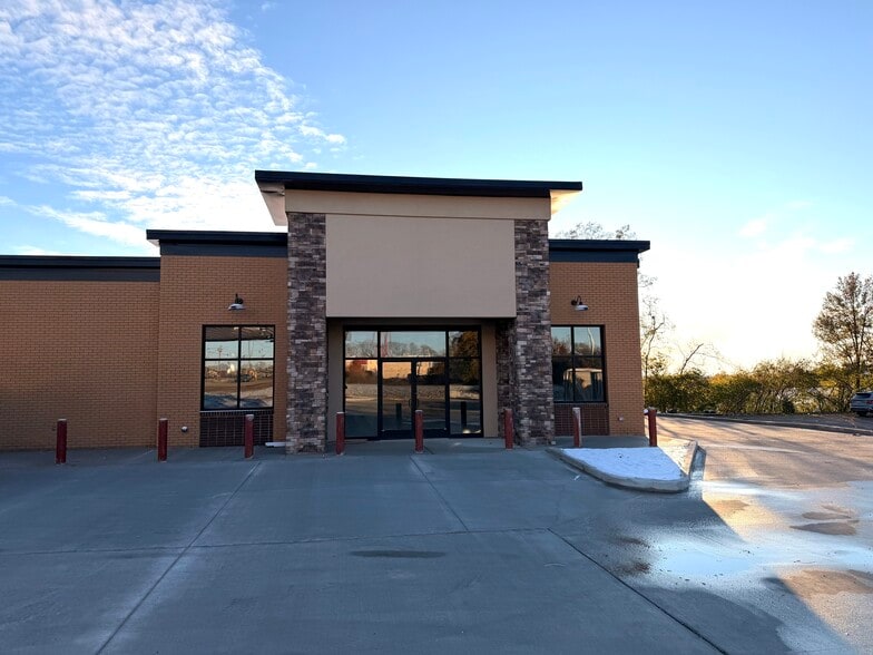 8571 Cincinnati Dayton Rd, West Chester, OH for lease - Building Photo - Image 1 of 5