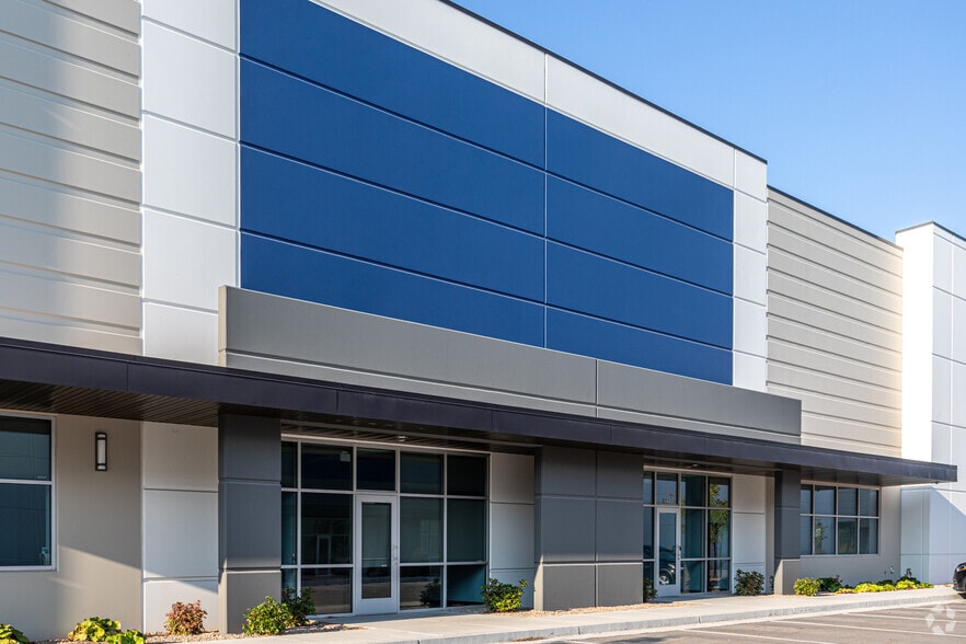 1680 S Distribution Dr, Salt Lake City, UT for lease - Building Photo - Image 2 of 2