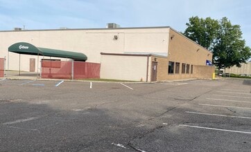 81 Executive Blvd, Farmingdale, NY for lease Interior Photo- Image 2 of 8