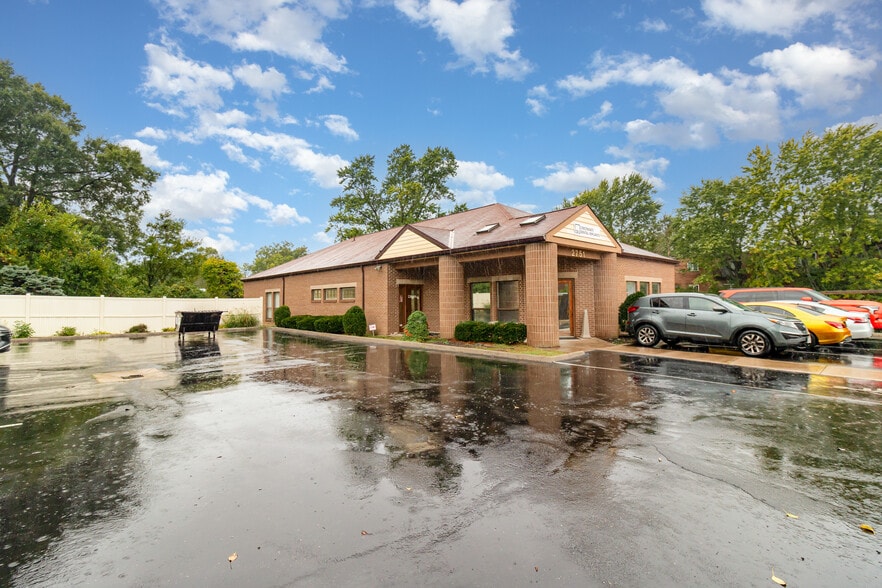 2751 Blue Rock Rd, Cincinnati, OH for sale - Primary Photo - Image 1 of 31