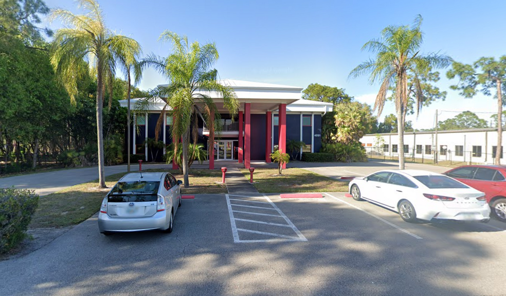 4091 Colonial Blvd, Fort Myers, FL for lease - Building Photo - Image 1 of 10